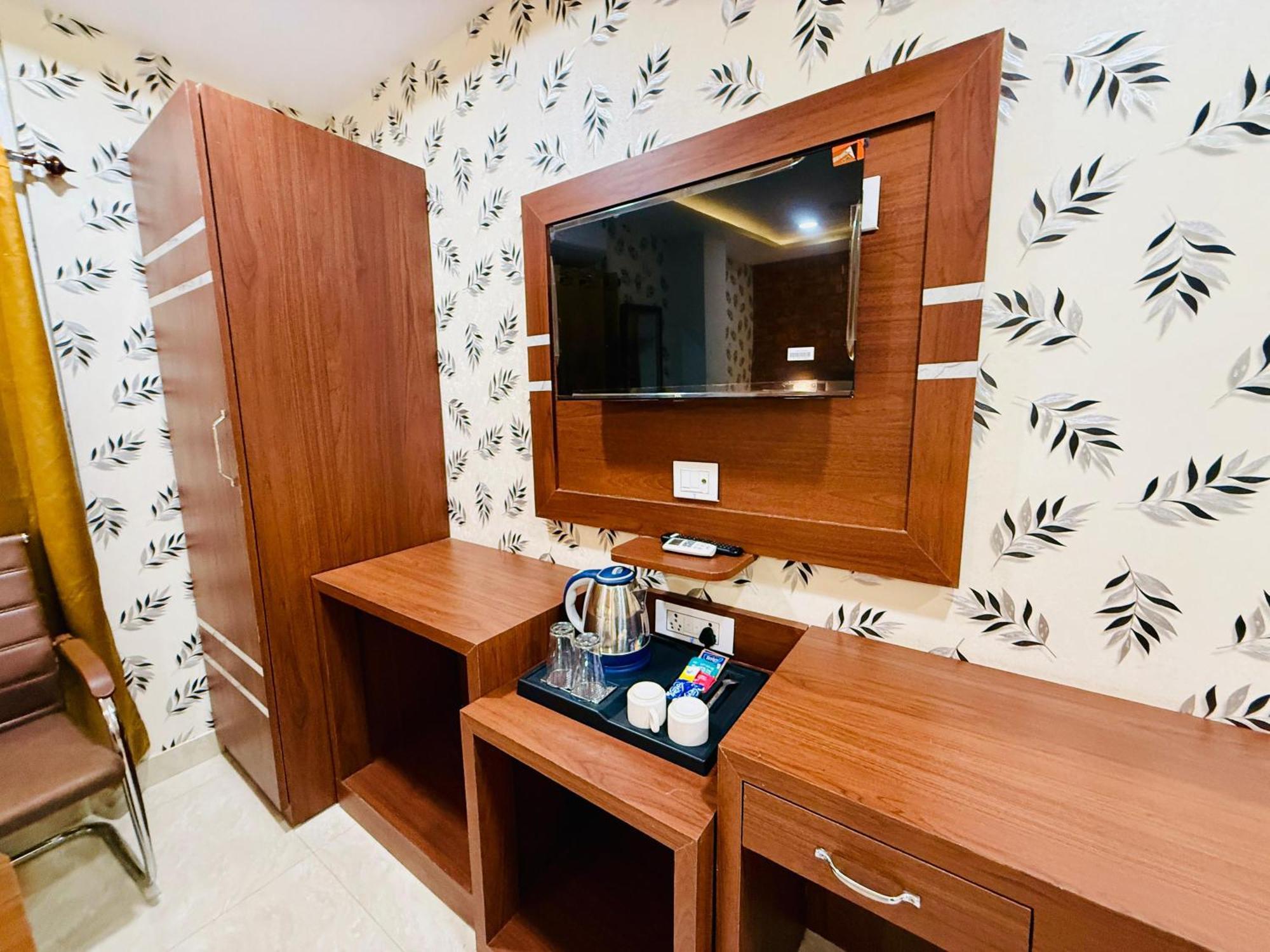 Hotel Golden Crystal Patna  Ngoại thất bức ảnh