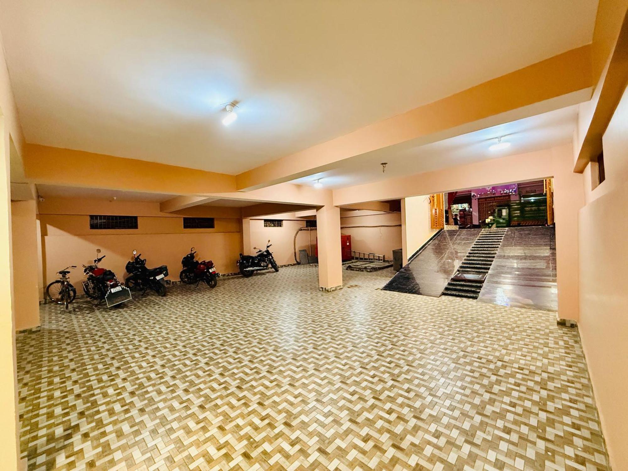 Hotel Golden Crystal Patna  Ngoại thất bức ảnh
