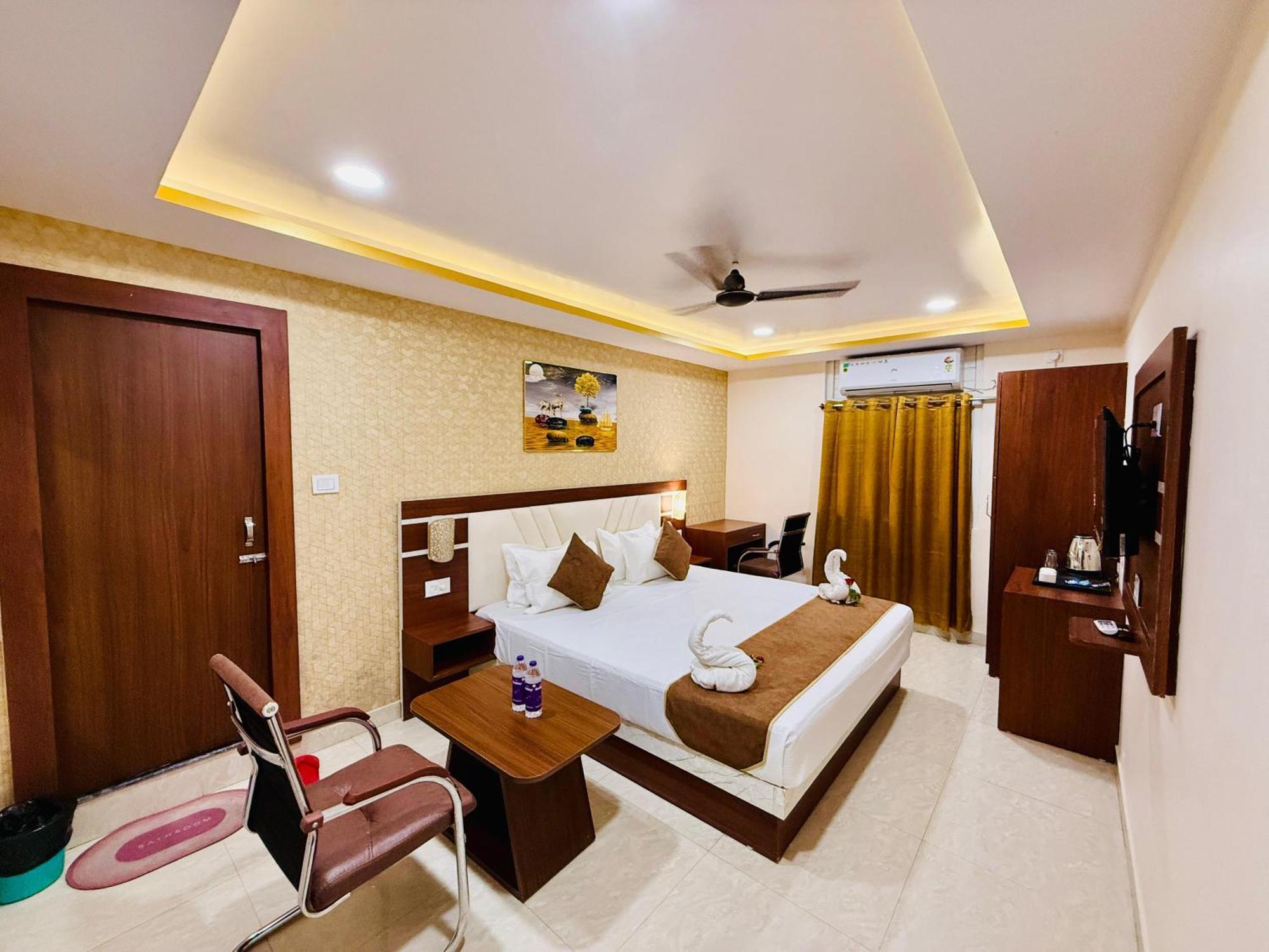 Hotel Golden Crystal Patna  Ngoại thất bức ảnh