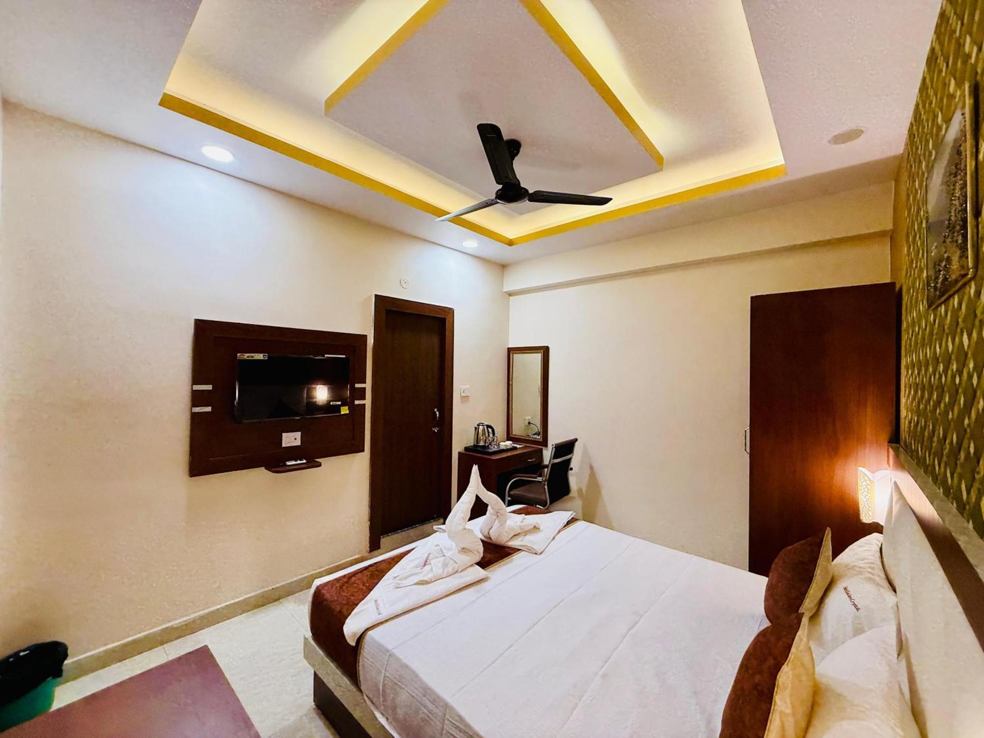 Hotel Golden Crystal Patna  Ngoại thất bức ảnh
