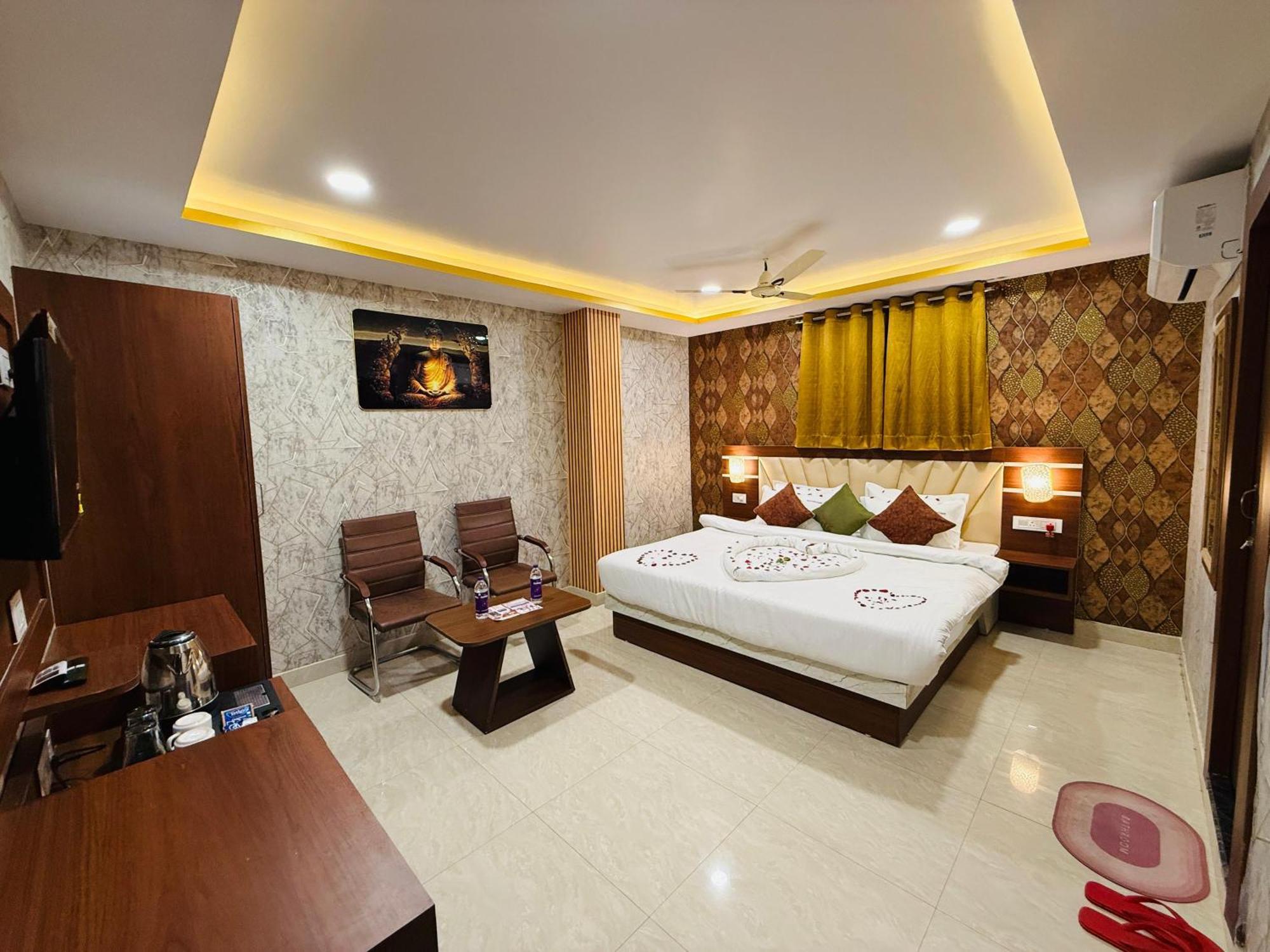 Hotel Golden Crystal Patna  Ngoại thất bức ảnh