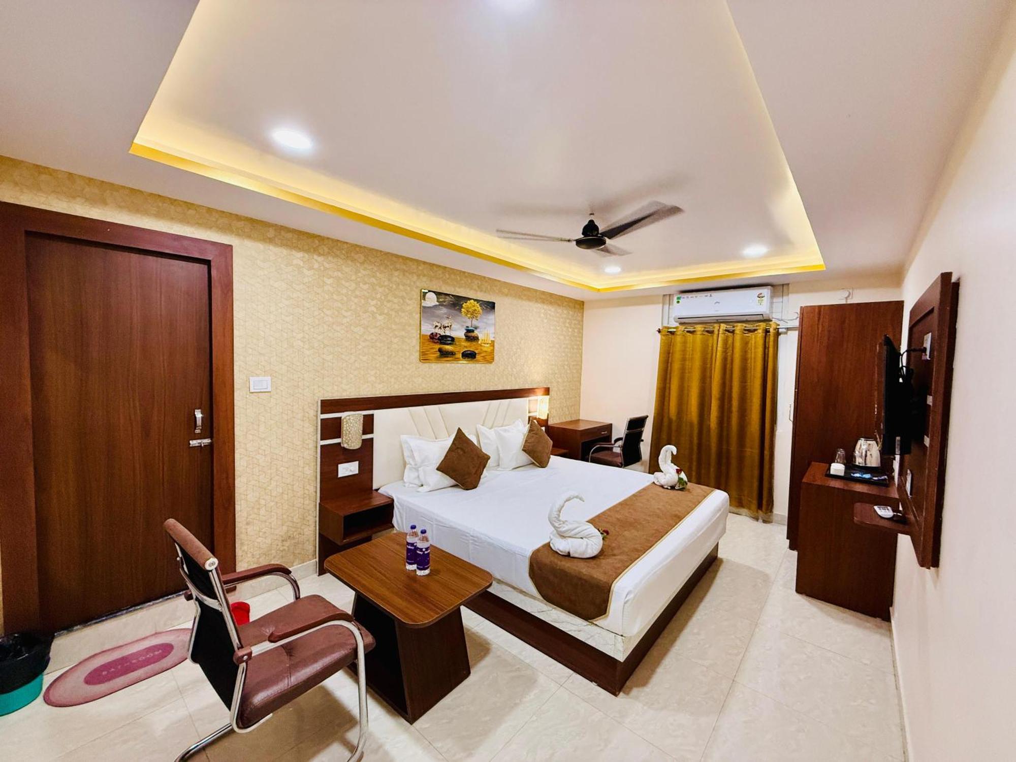 Hotel Golden Crystal Patna  Ngoại thất bức ảnh