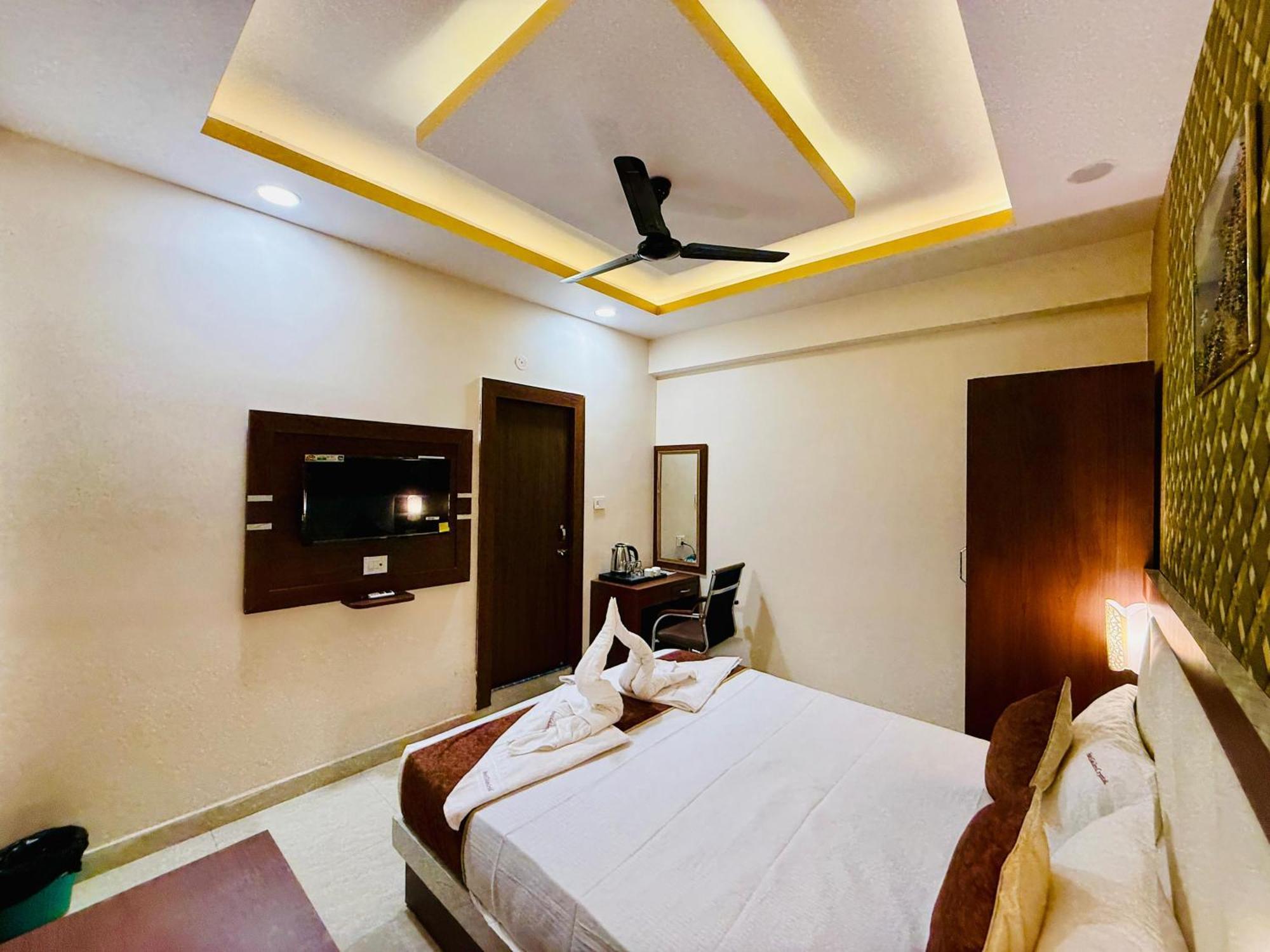 Hotel Golden Crystal Patna  Ngoại thất bức ảnh
